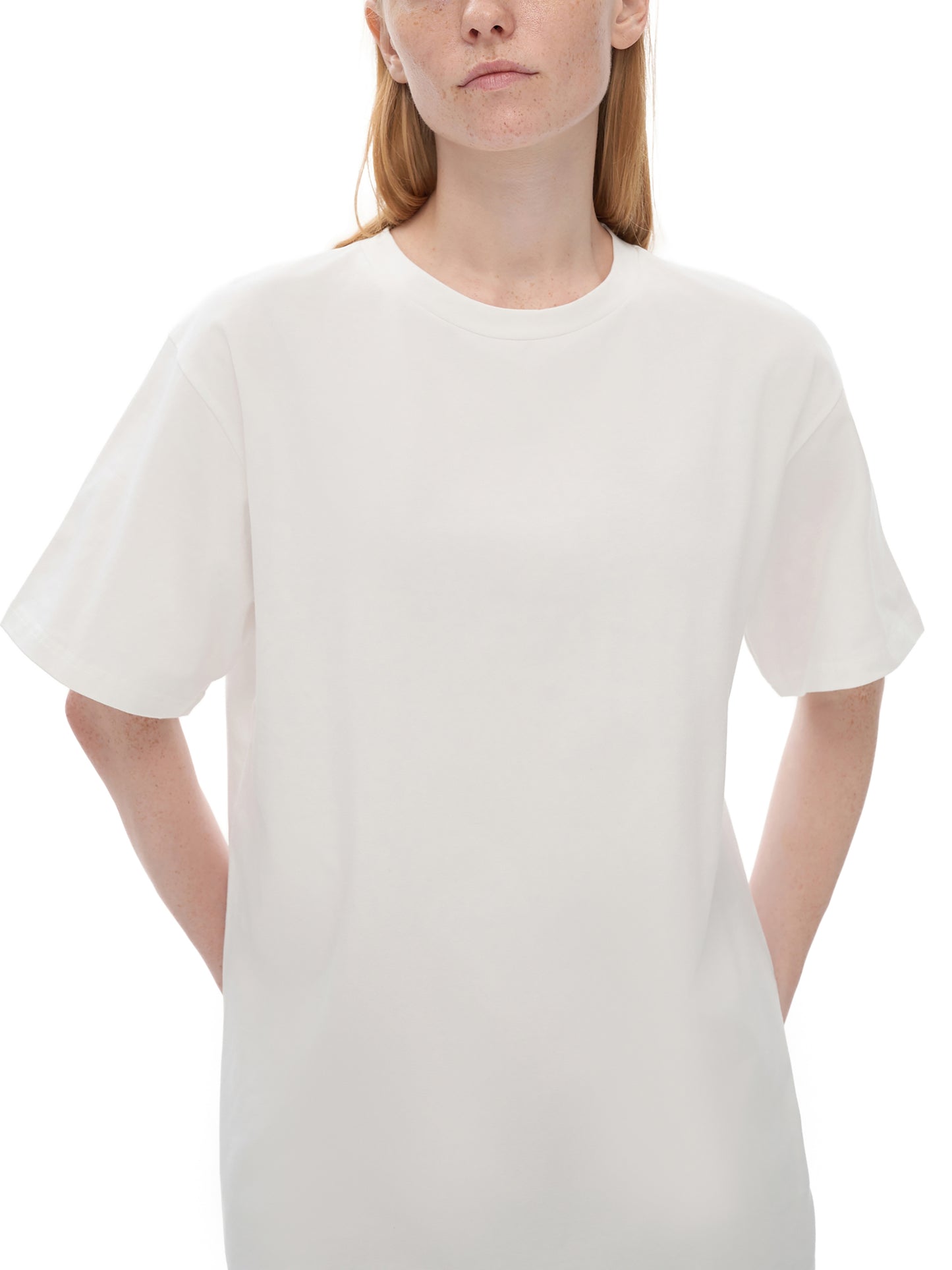 Model wearing VÉRON Rue de la Paix premium oversized T-shirt 5