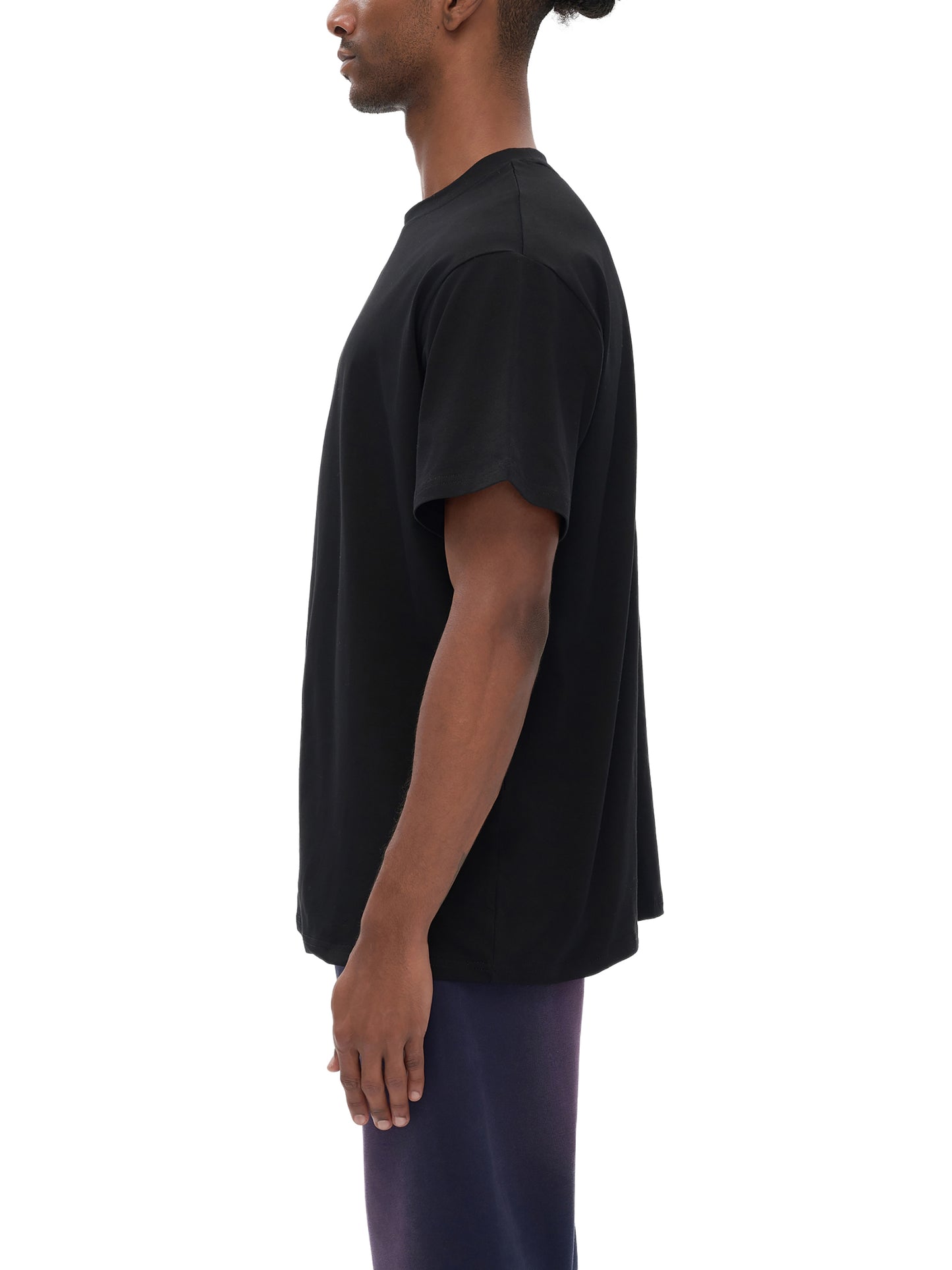 Model wearing VÉRON Rue de la Paix premium oversized T-shirt 2