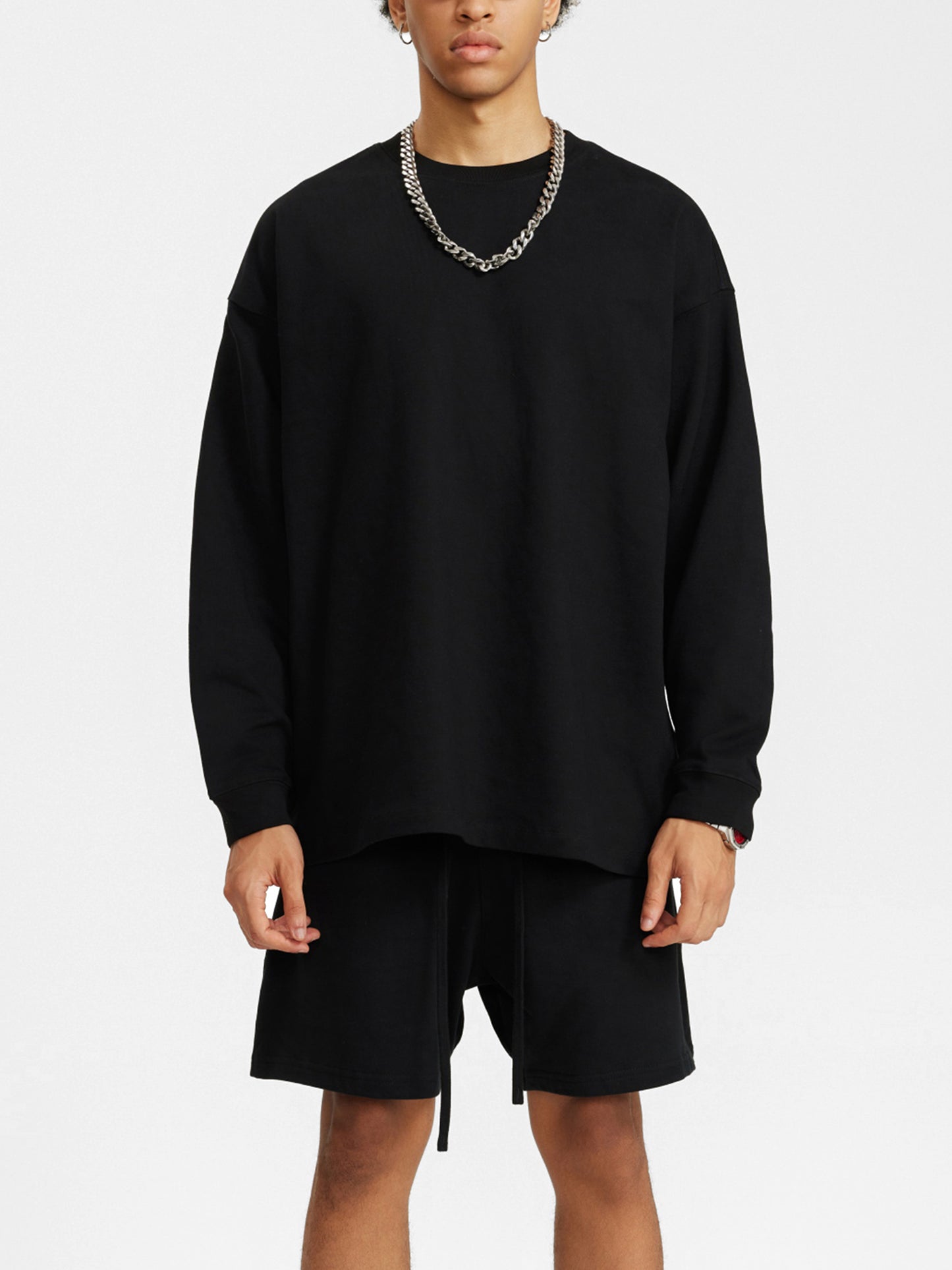 Model wearing VÉRON Élixir Cristal oversized streetwear fashion 2