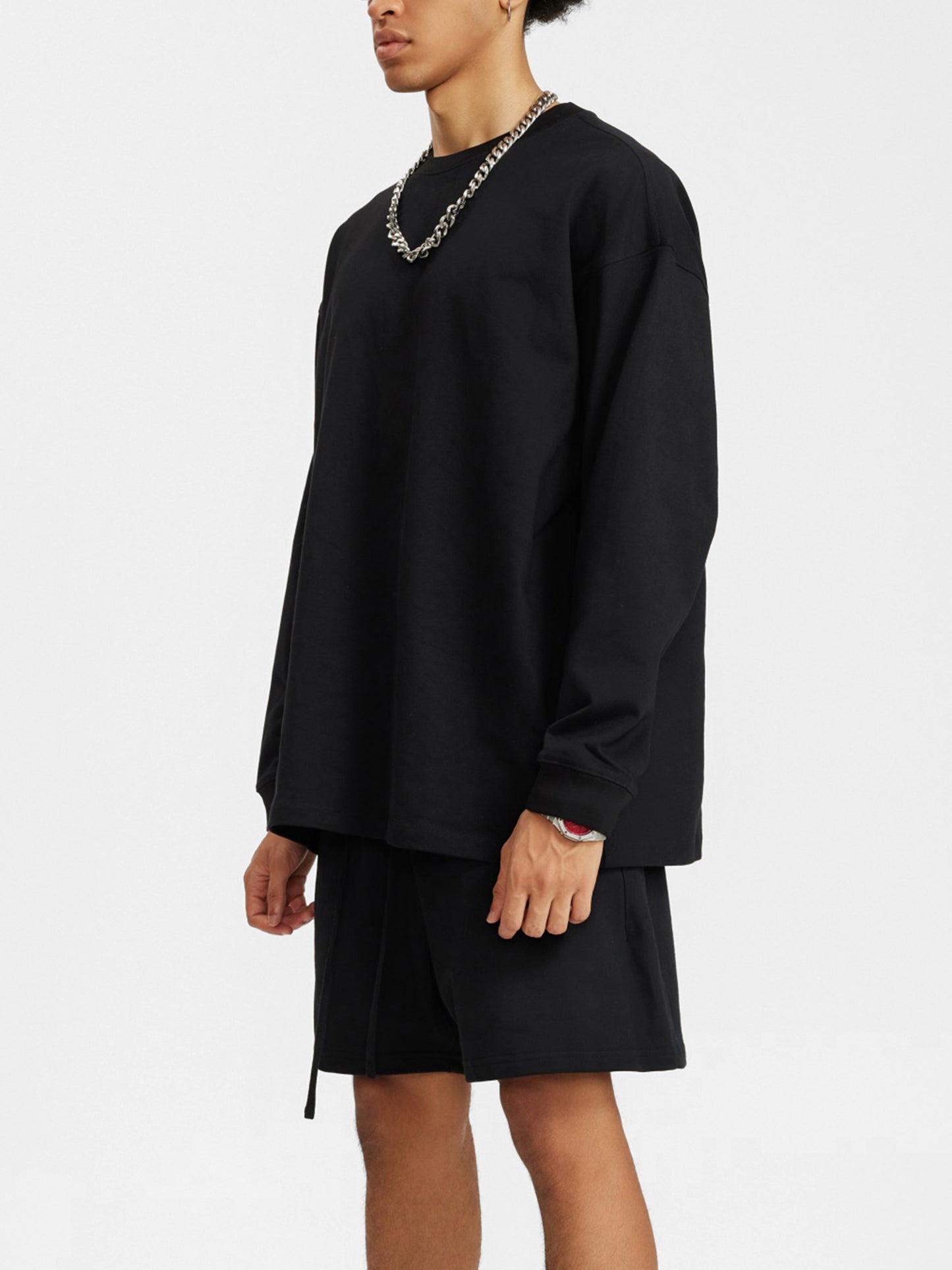Model wearing VÉRON Élixir Cristal oversized streetwear fashion 1