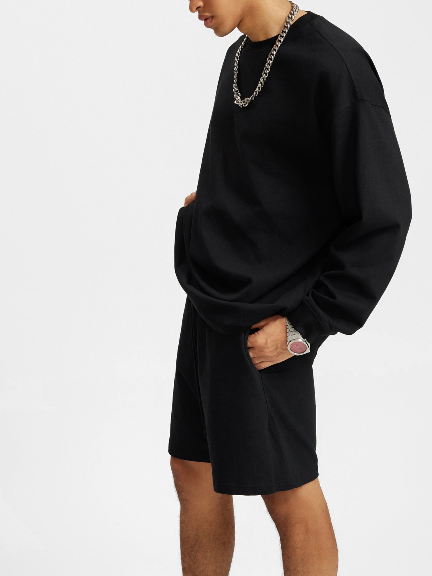 Model wearing VÉRON Élixir Cristal oversized streetwear fashion 4