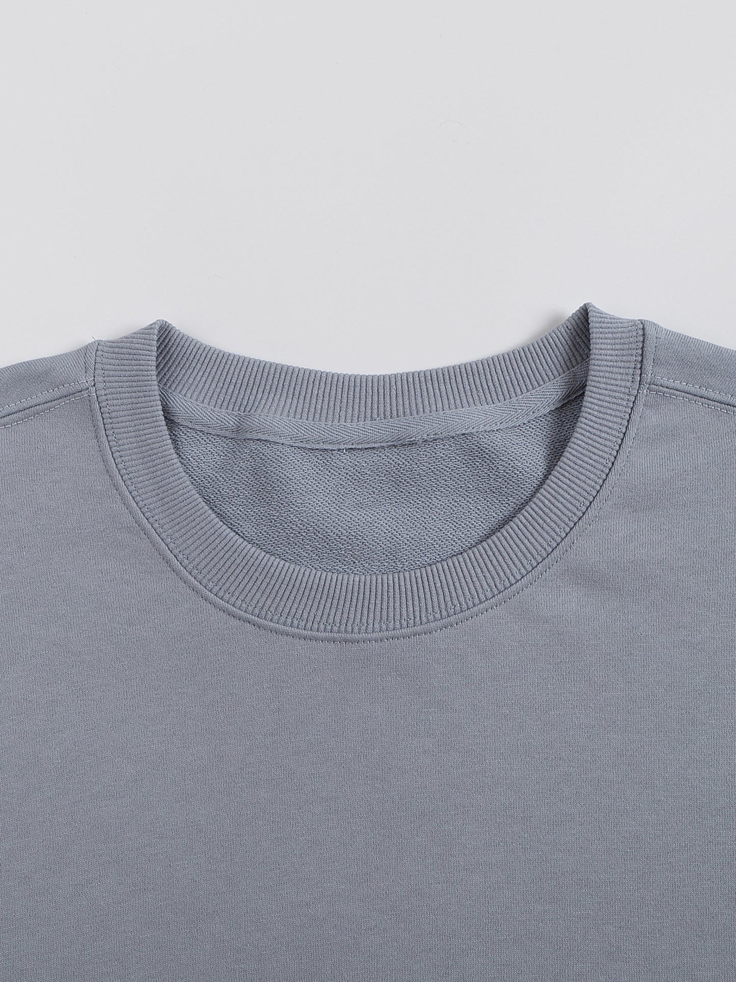 Detail of ribbed cuffs and hem on VÉRON premium sweater 5.