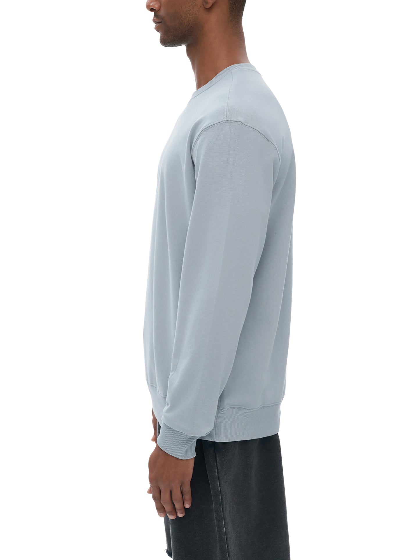 Model wearing VÉRON unisex premium sweater casual fit.