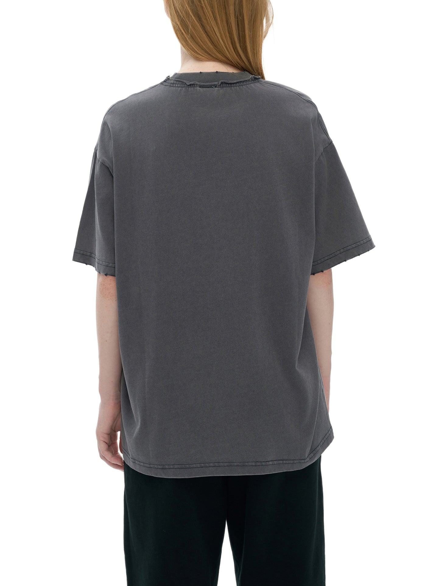 Model wearing VÉRON Avenue des Peupliers modern fit T-shirt 6