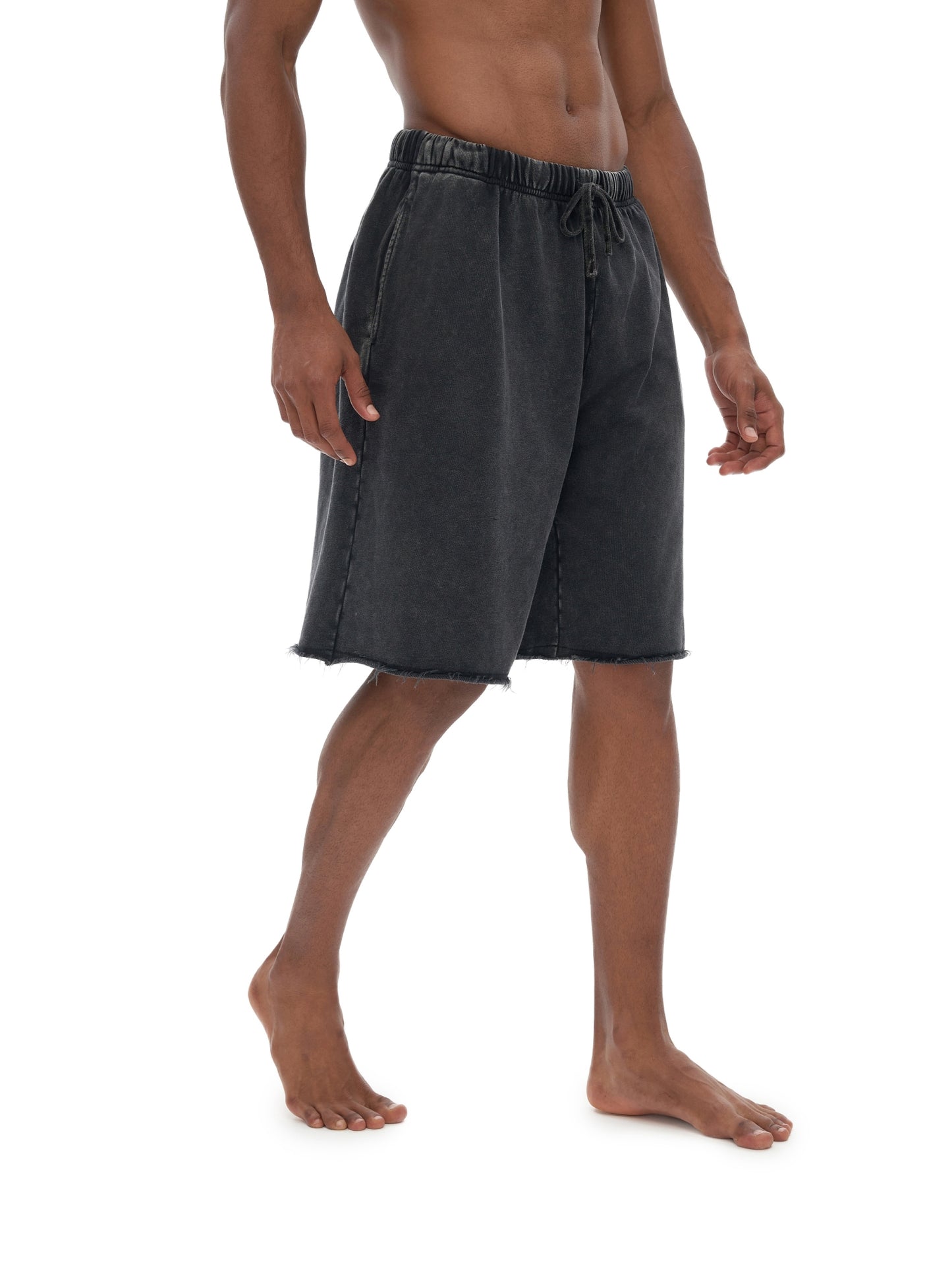 Model styling VÉRON Boulevard Montparnasse shorts 2