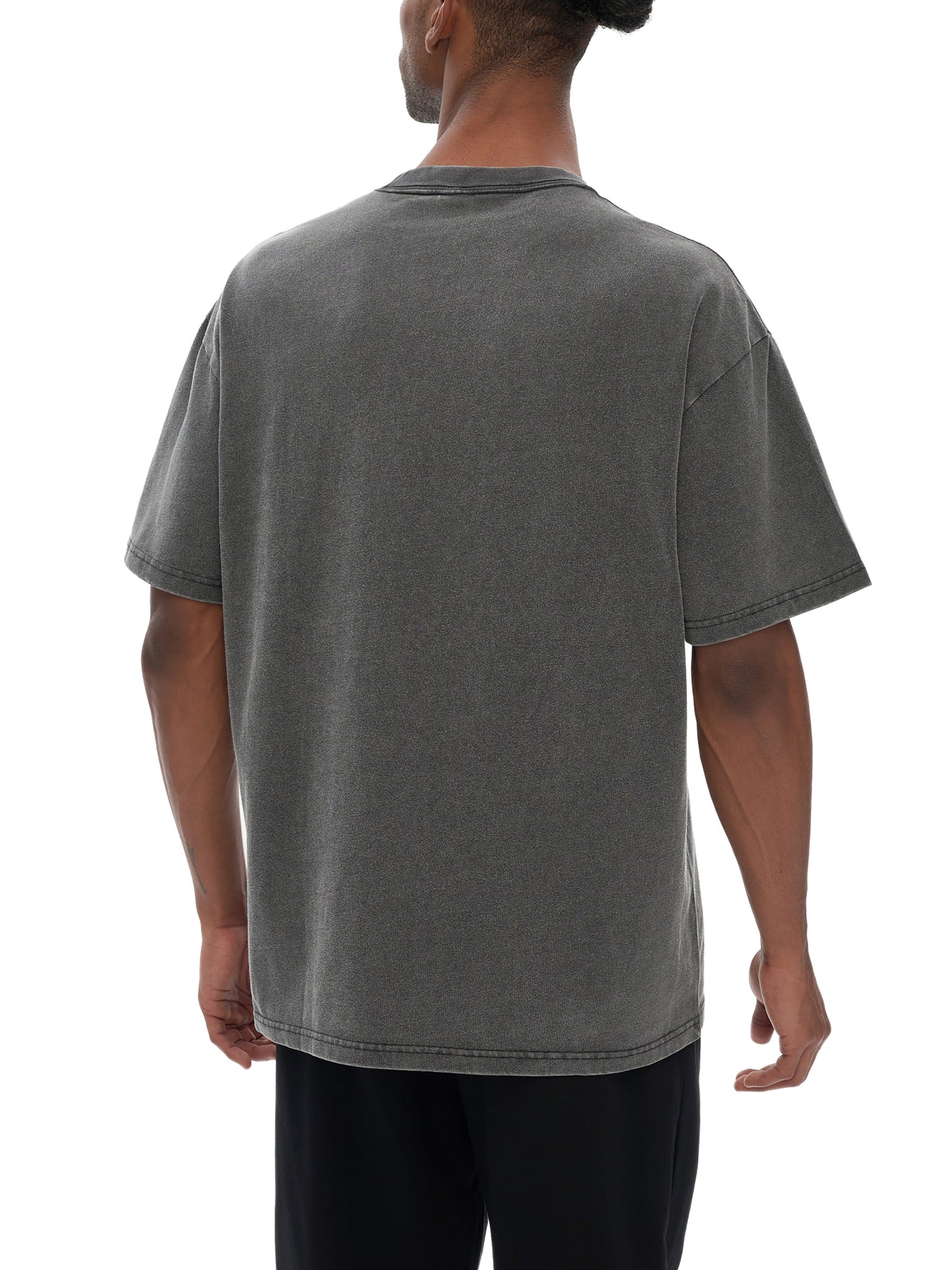VÉRON premium washed T-shirt on model 2