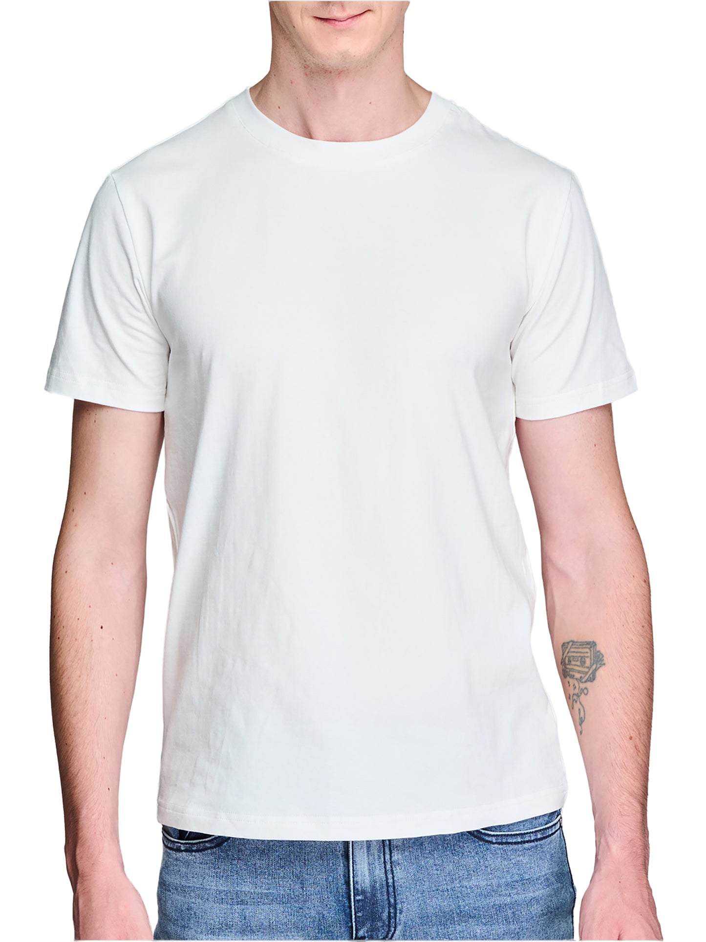 Model wearing VÉRON Adeline Tshirt