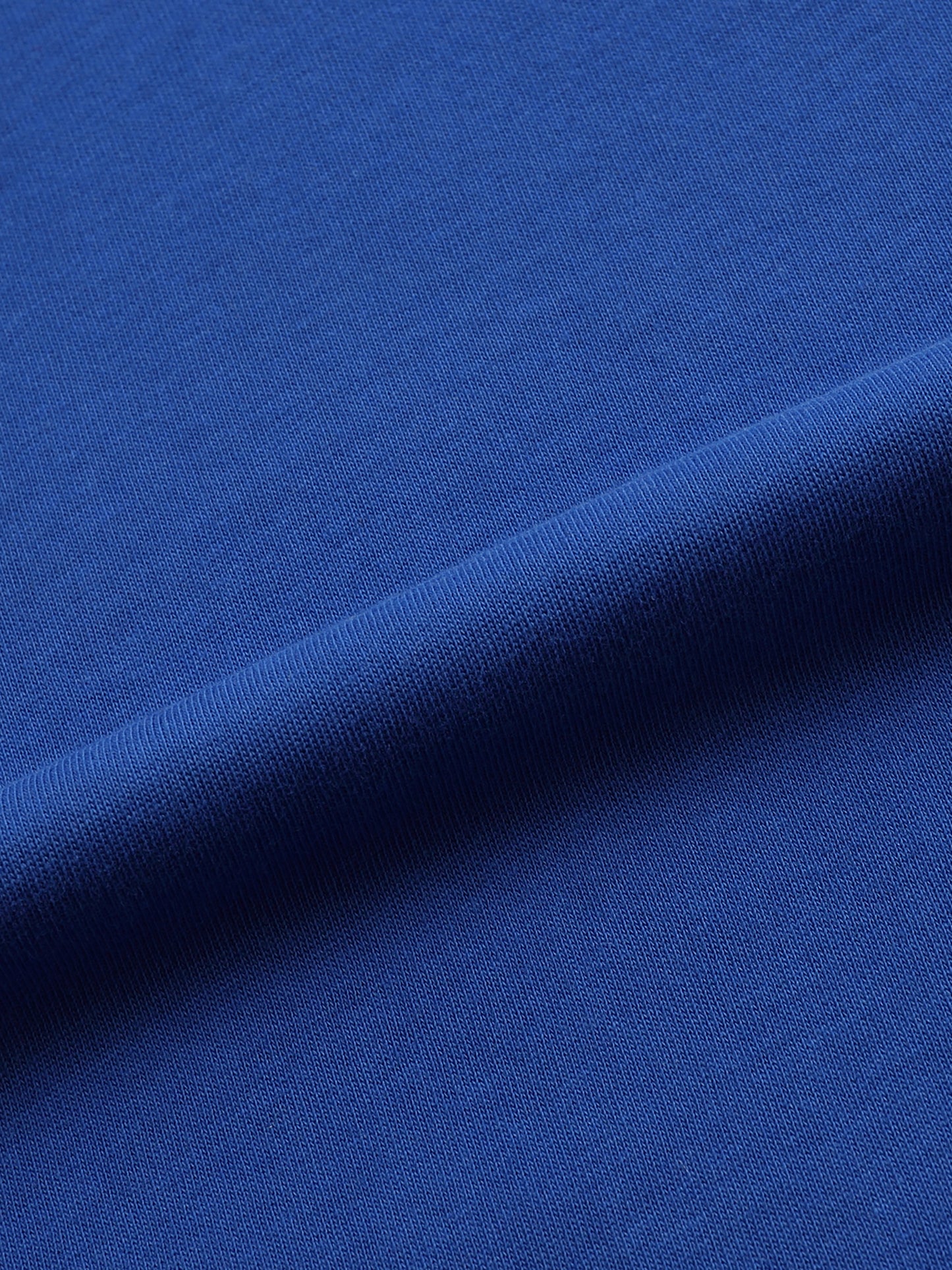 Close-up of luxury cotton fabric texture on VÉRON La Sculpture tee.