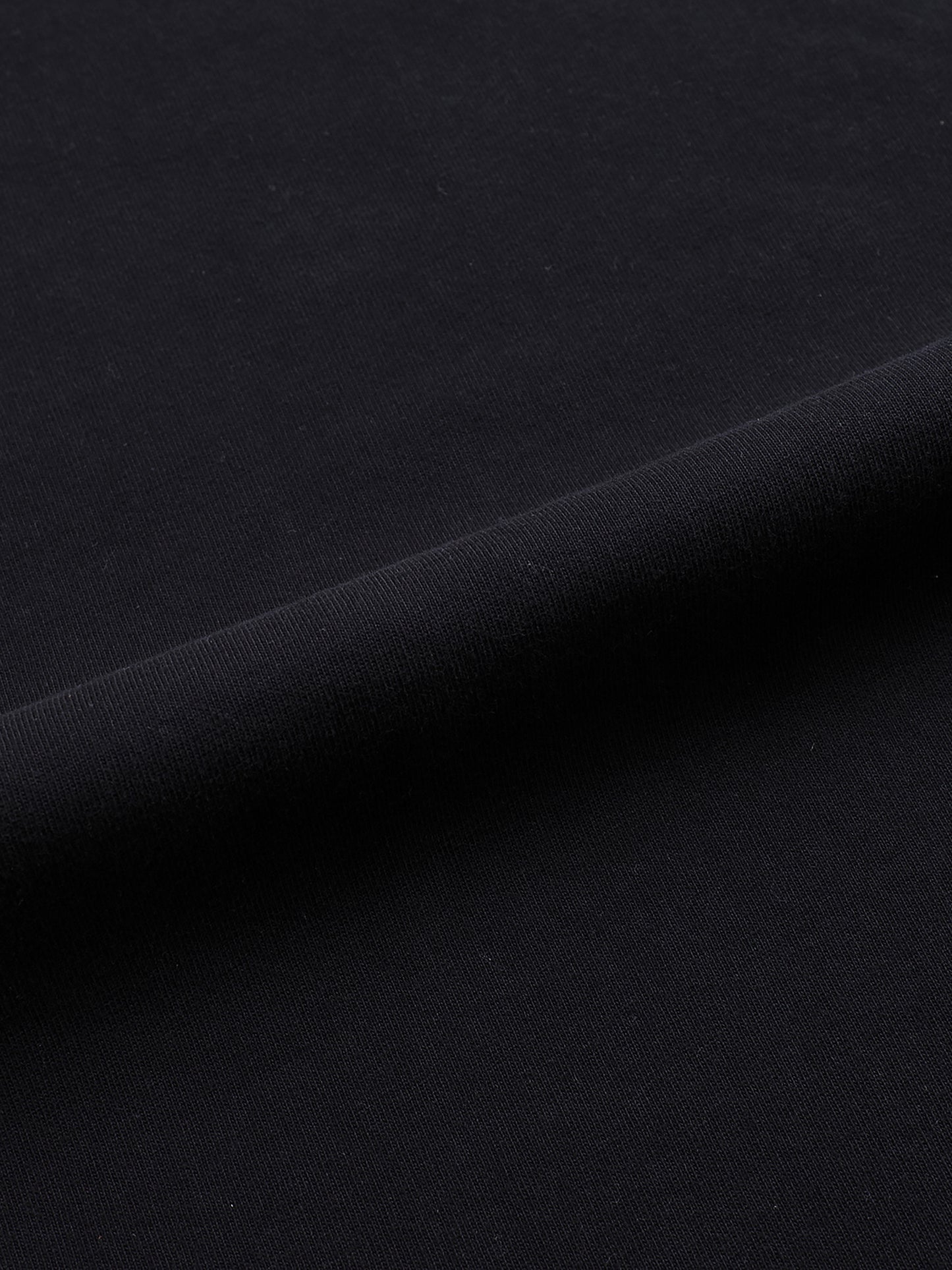 Close-up of VÉRON cousu (stitched) Arc de Triomphe graphic on t-shirt.
