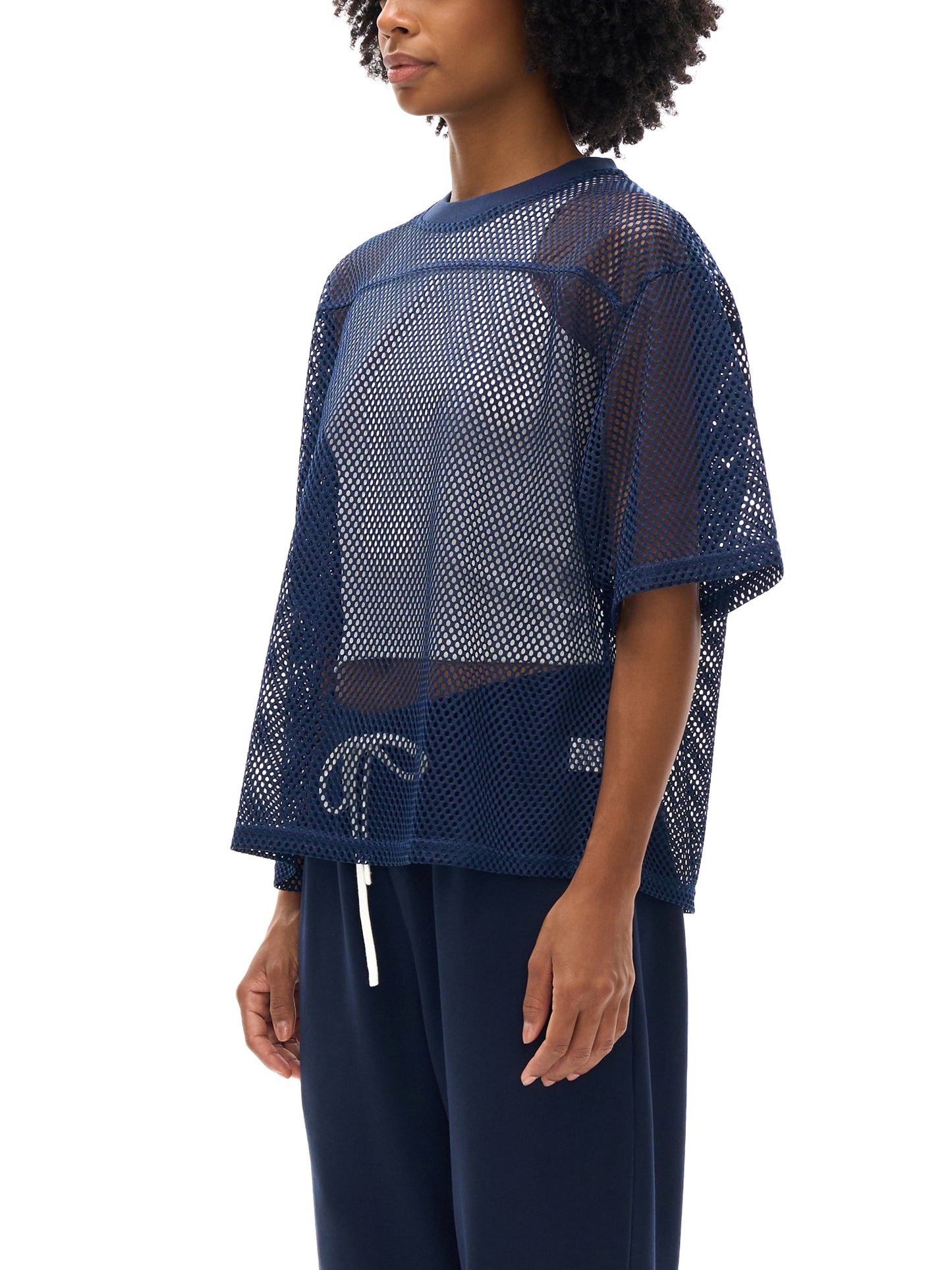 Model styling VÉRON Avenue des Tilleuls unisex designer T-shirt 8