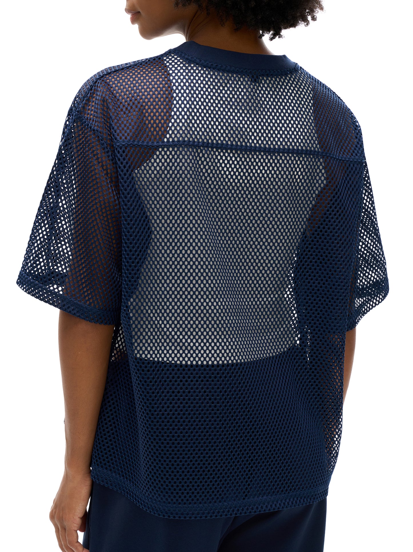 Model styling VÉRON Avenue des Tilleuls unisex designer T-shirt 7