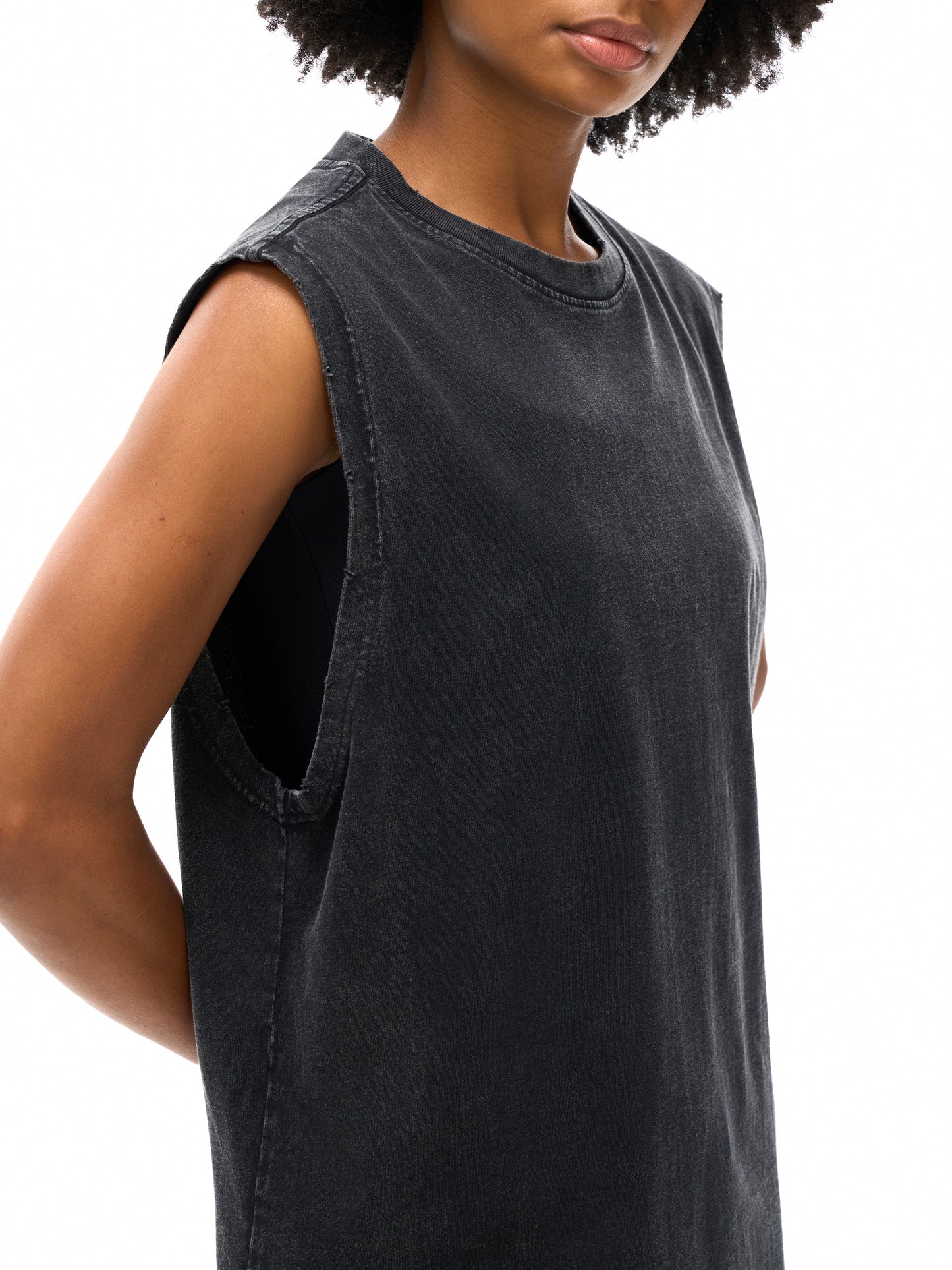 Model wearing VÉRON Avenue de la Lumière vintage washed tank top 5