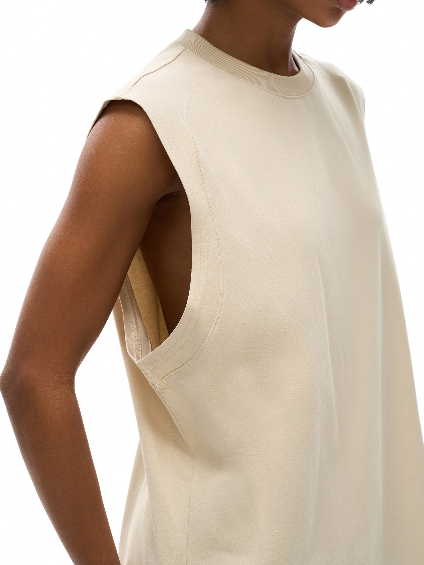 Model wearing VÉRON Élixir Cristal premium unisex tank in urban style 4