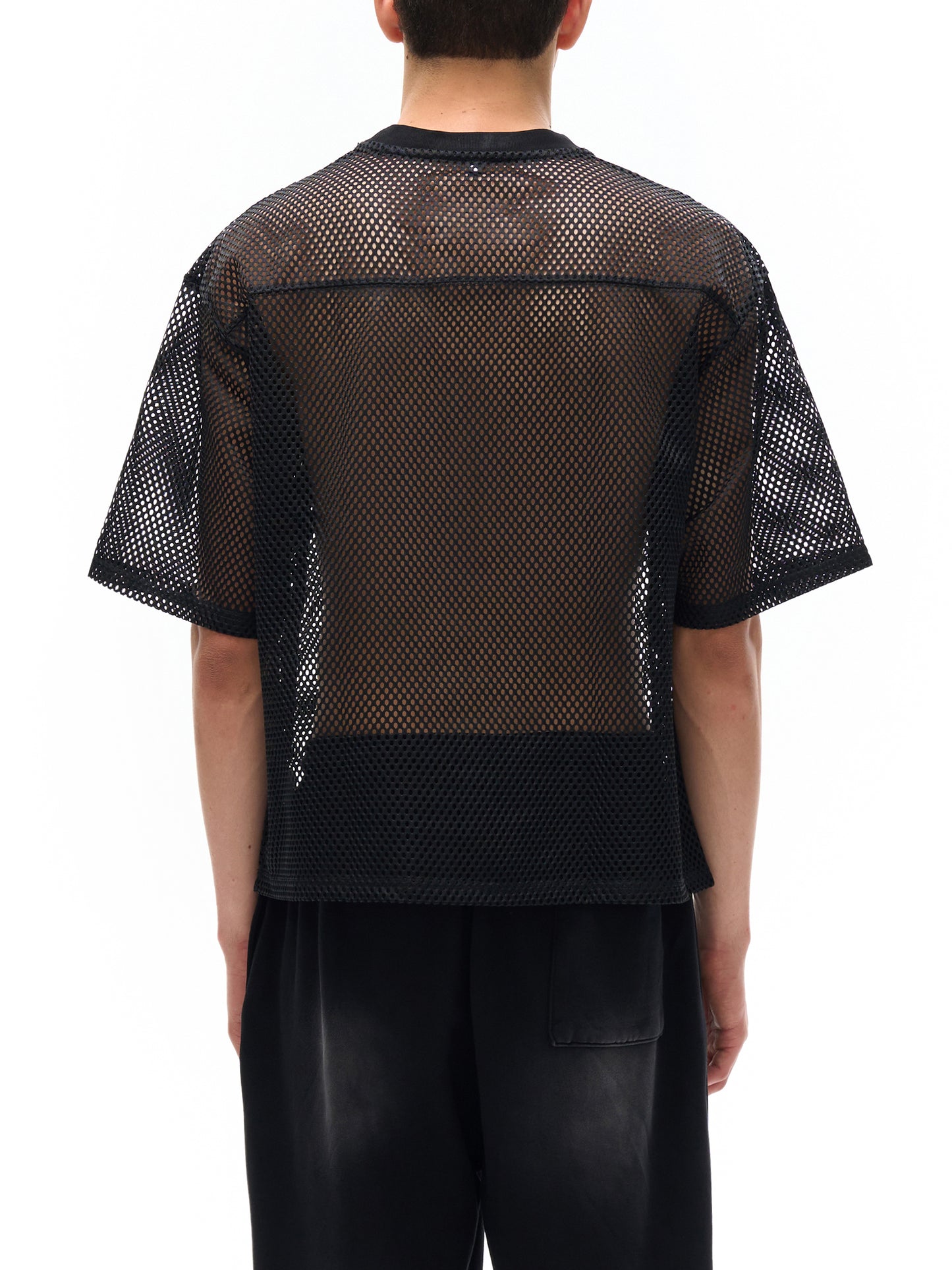 Model styling VÉRON Avenue des Tilleuls unisex designer T-shirt 3