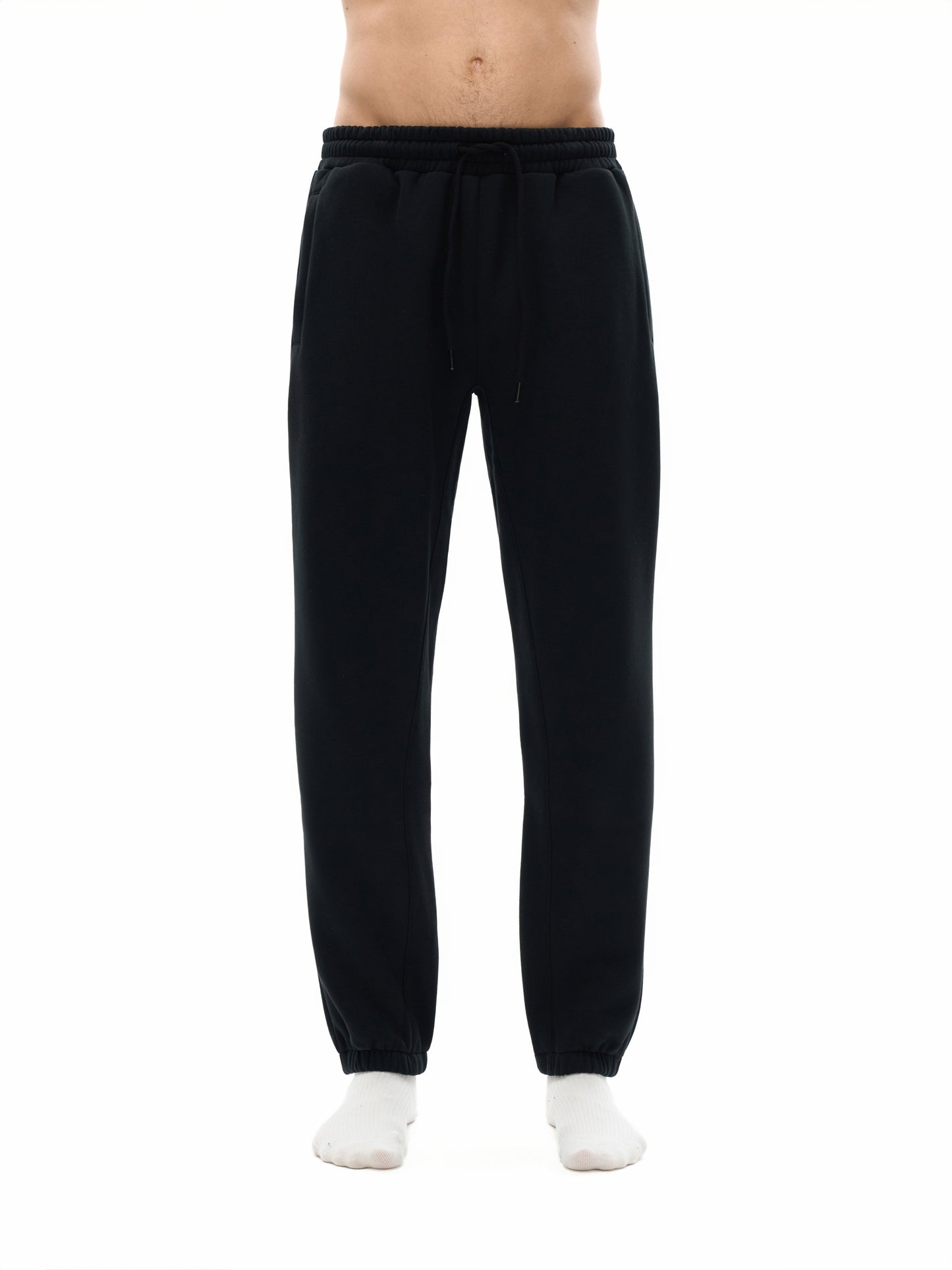 Model styling VÉRON Marilyn Monroe pants with streetwear outfit 4