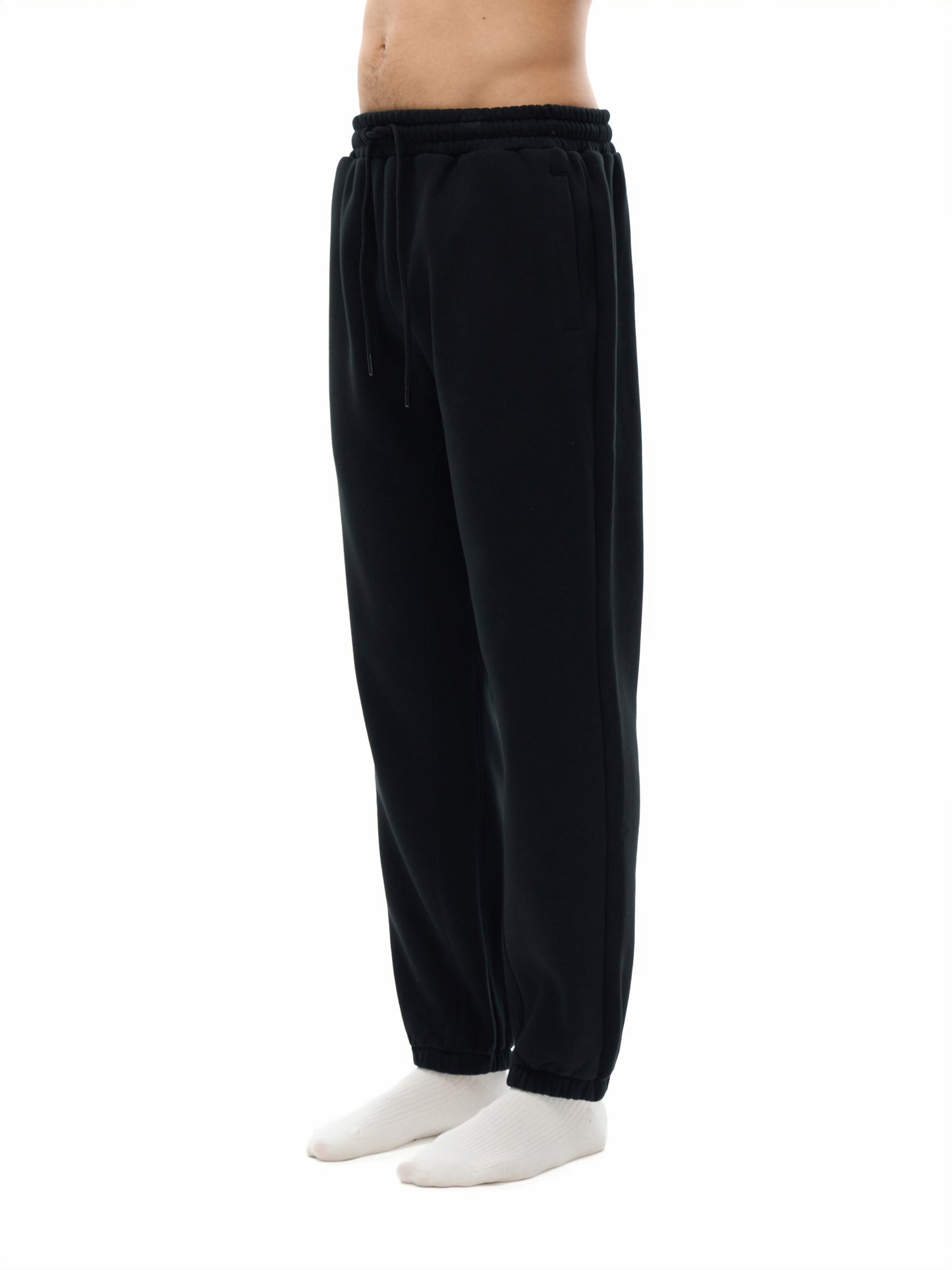 High-quality stitching detail on VÉRON La Liberté jogger pants.