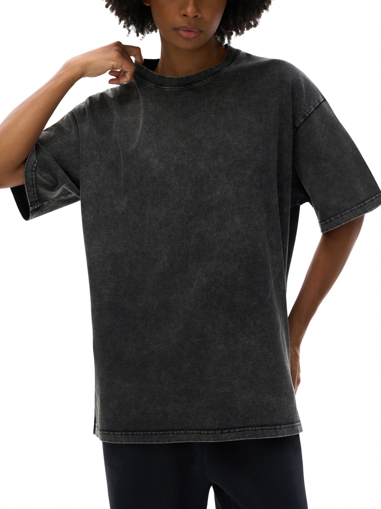 Model wearing VÉRON Rue du Savoir oversized streetwear 5