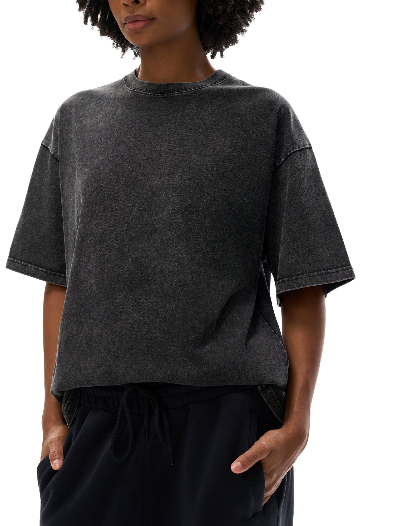 Premium Streetwear T-Shirts for Men & Women by VÉRON