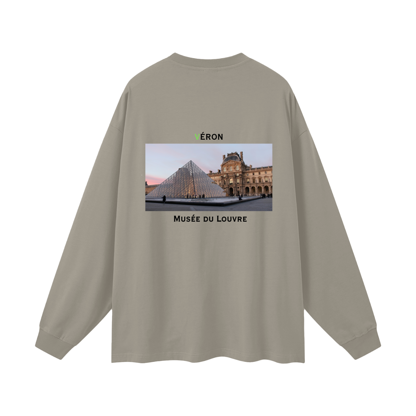 Model wearing VÉRON oversized Louvre shirt in urban streetwear style 2