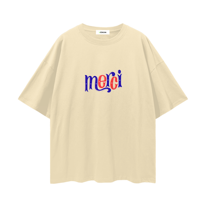 Model styling VÉRON Merci streetwear T-shirt 4