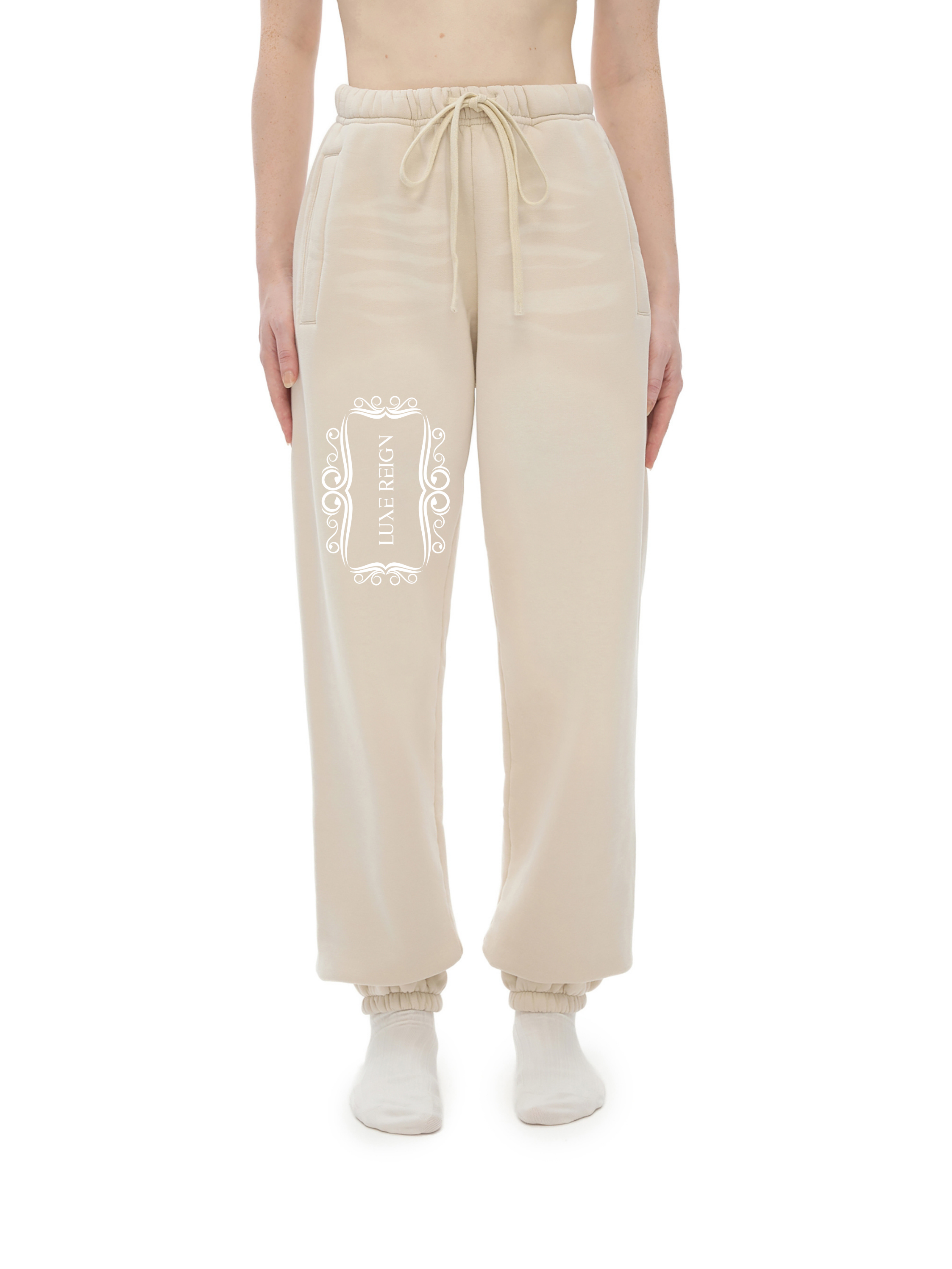 Women wearing Luxe Reign VÉRON sweatpants 1