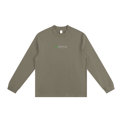 VÉRON long sleeve shirt close-up of high-quality cotton fabric. 

