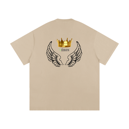 Model styling VÉRON Majesté Dorée streetwear T-shirt with urban outfit 6