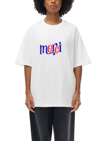 Model styling VÉRON Merci streetwear T-shirt 1