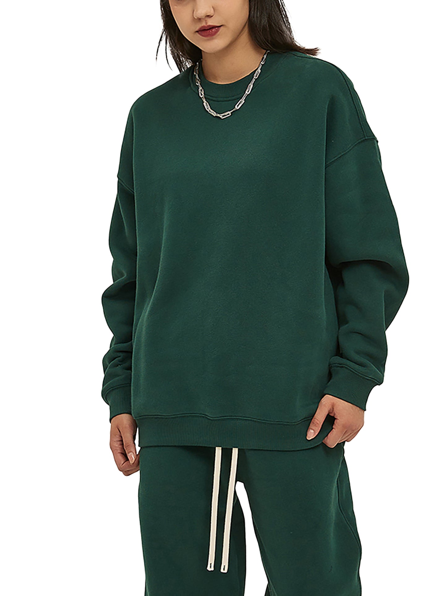 Model wearing VÉRON Raffinement oversized streetwear sweater 1