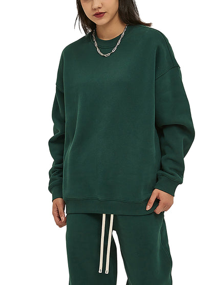 Model wearing VÉRON Raffinement oversized streetwear sweater 1
