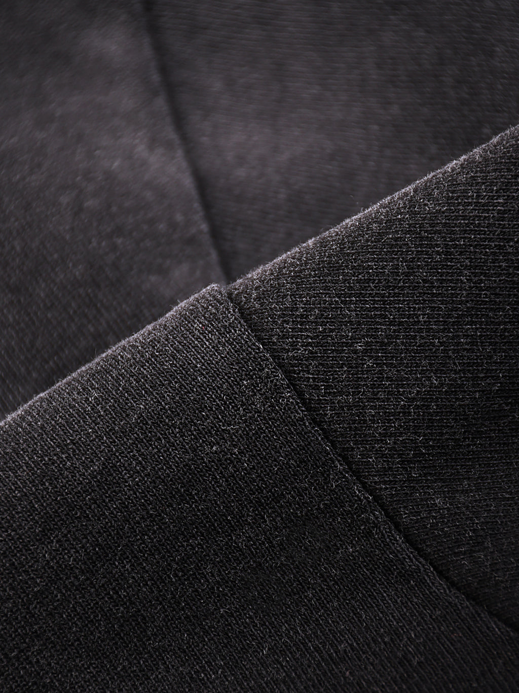Close-up of VÉRON long sleeve shirt Paris streetwear fabric quality 1