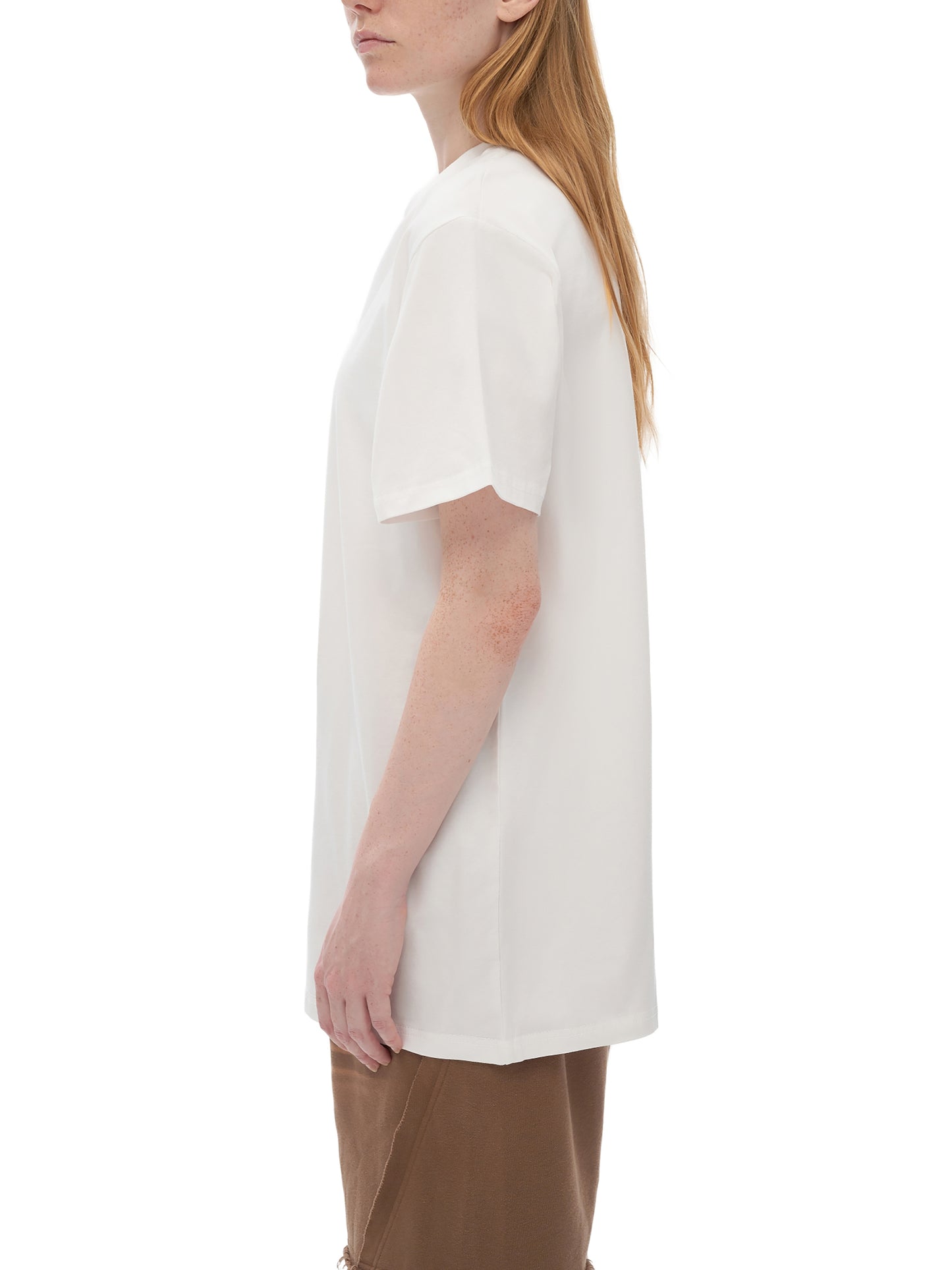 Model wearing VÉRON Rue de la Paix premium oversized T-shirt 6