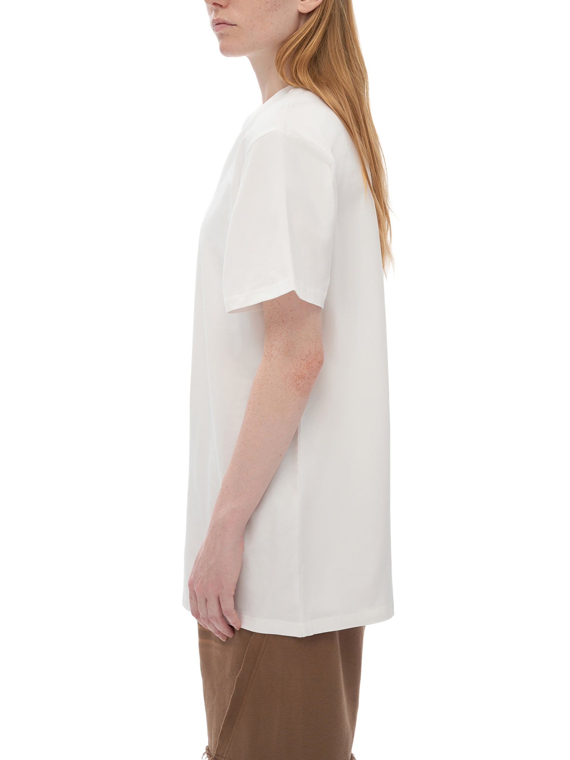 Model wearing VÉRON Rue de la Paix premium oversized T-shirt 6