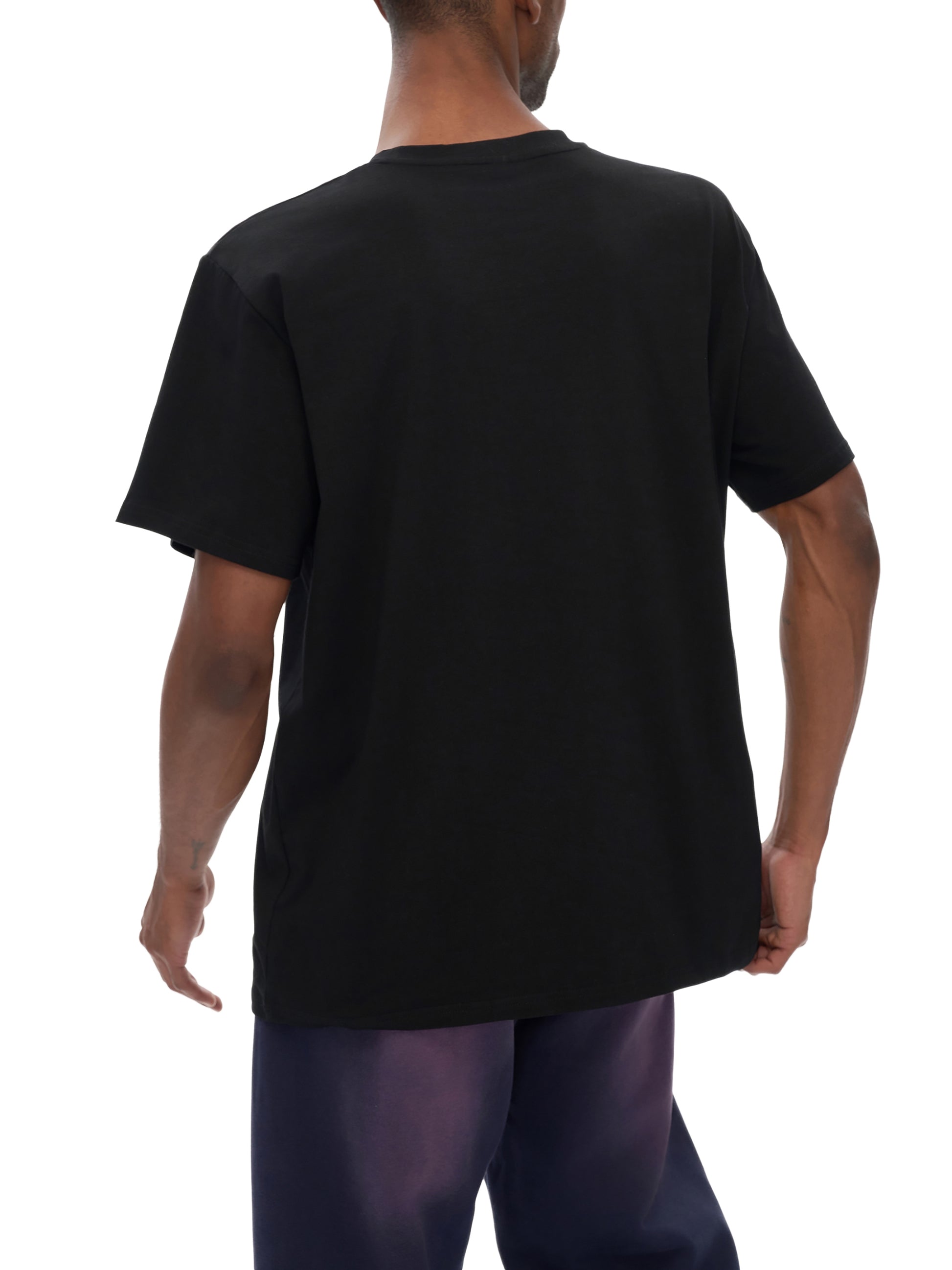 Model wearing VÉRON Rue de la Paix premium oversized T-shirt 3