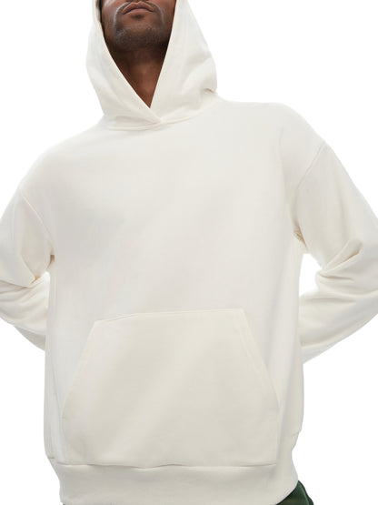 Model styling VÉRON Crème de Luxe premium streetwear hoodie 3