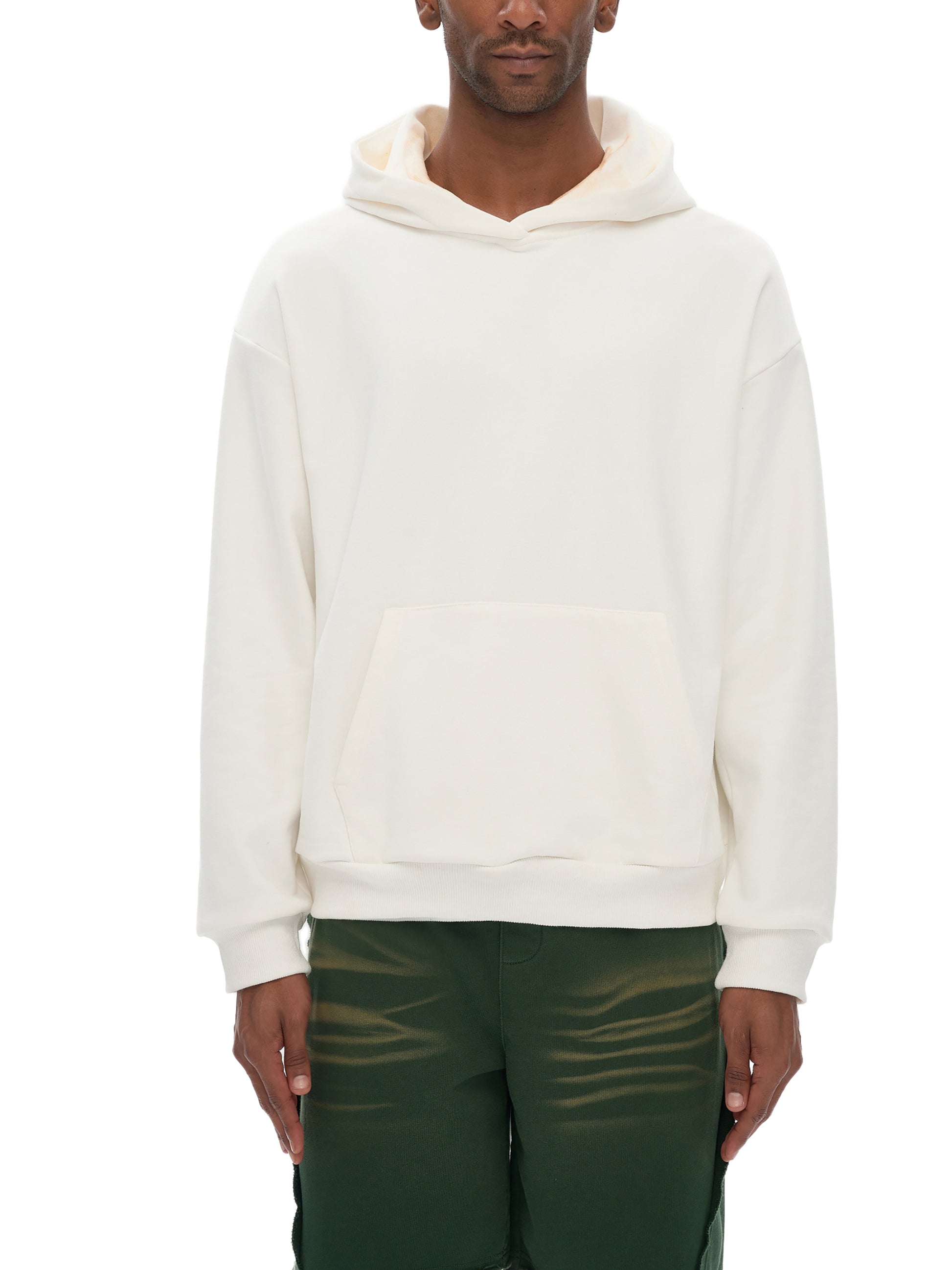 Model styling VÉRON Crème de Luxe premium streetwear hoodie 1
