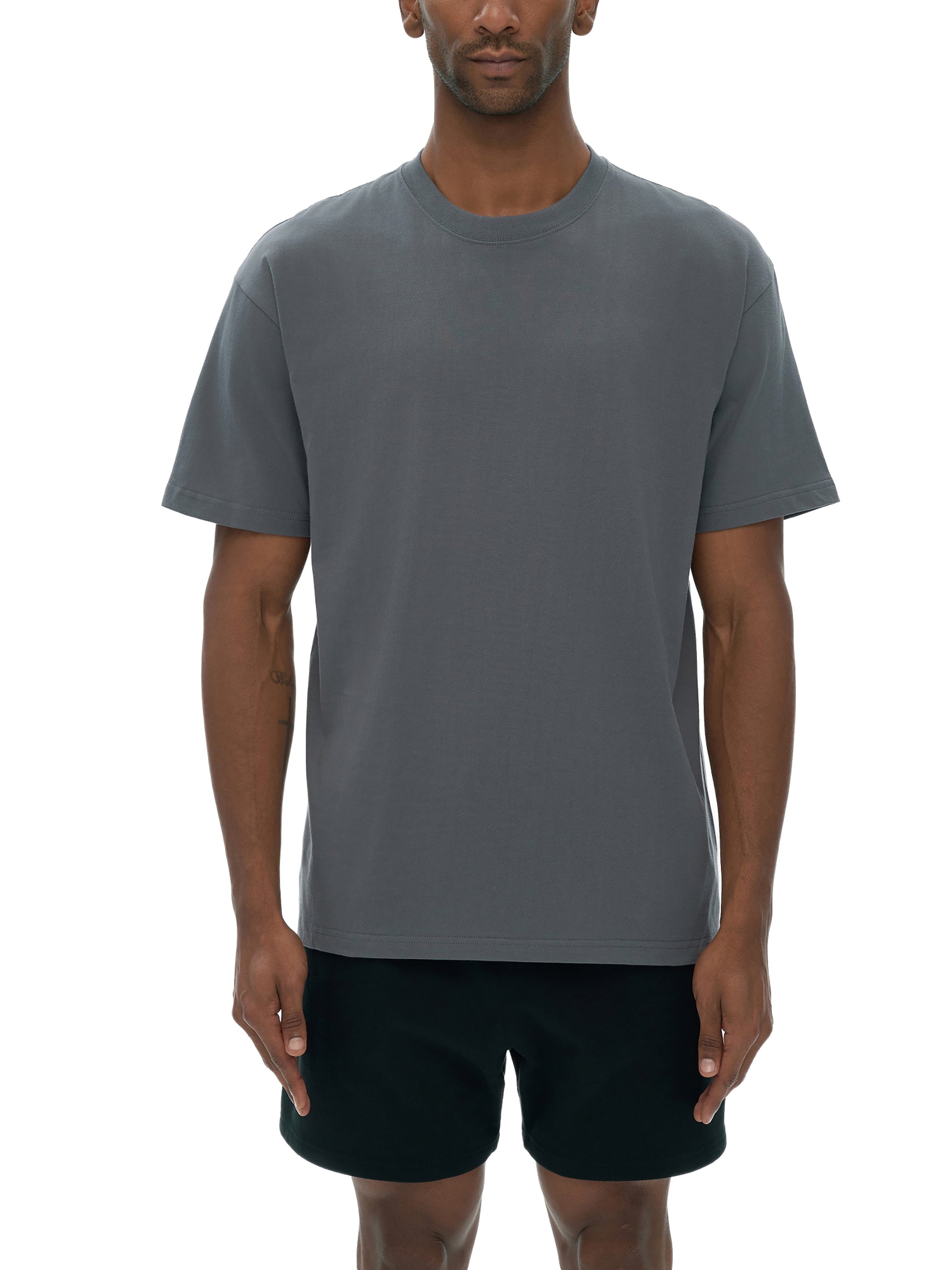 Male model styling VÉRON Portes de Lumière premium T-shirt 3