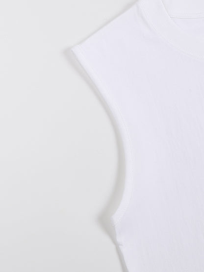 Close-up of soft cotton fabric on VÉRON tank top 2.

