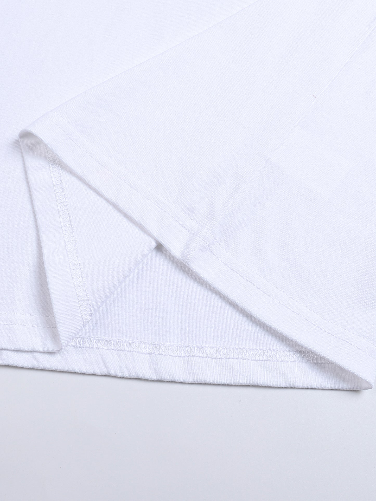 Close-up of soft cotton fabric on VÉRON tank top.


