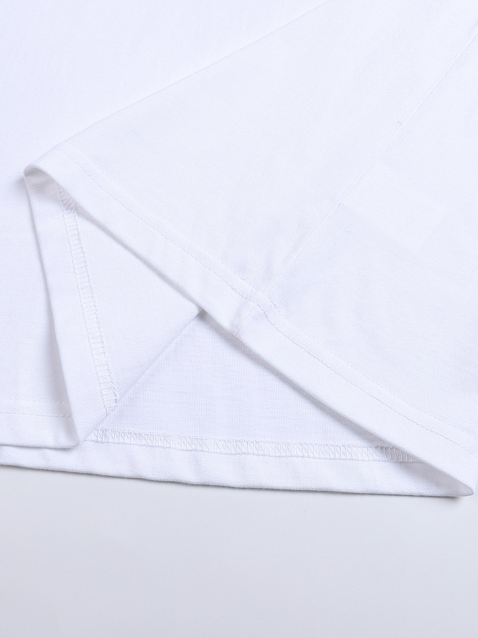 Close-up of soft cotton fabric on VÉRON tank top.

