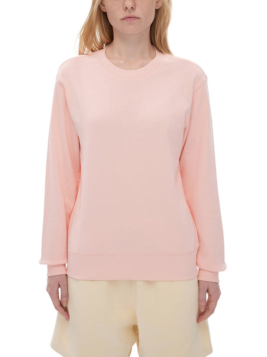 Model styling VÉRON Ducale sweatshirt with urban streetwear outfit 1
