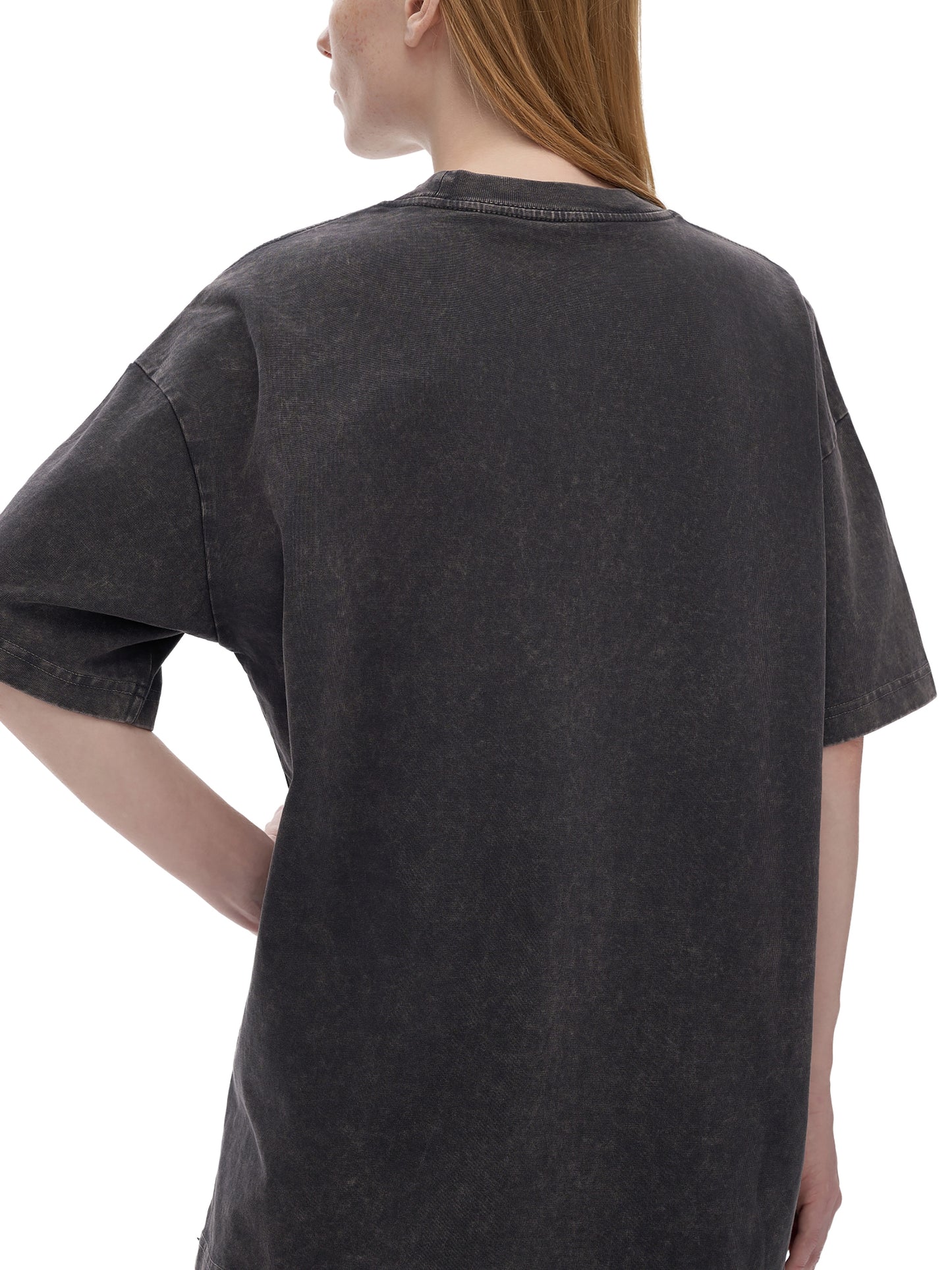Model styling VÉRON Rue de Breteuil unisex designer streetwear shirt 5