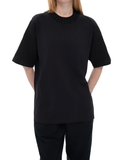 Model wearing VÉRON Paris-inspired knitted shirt streetwear style 5