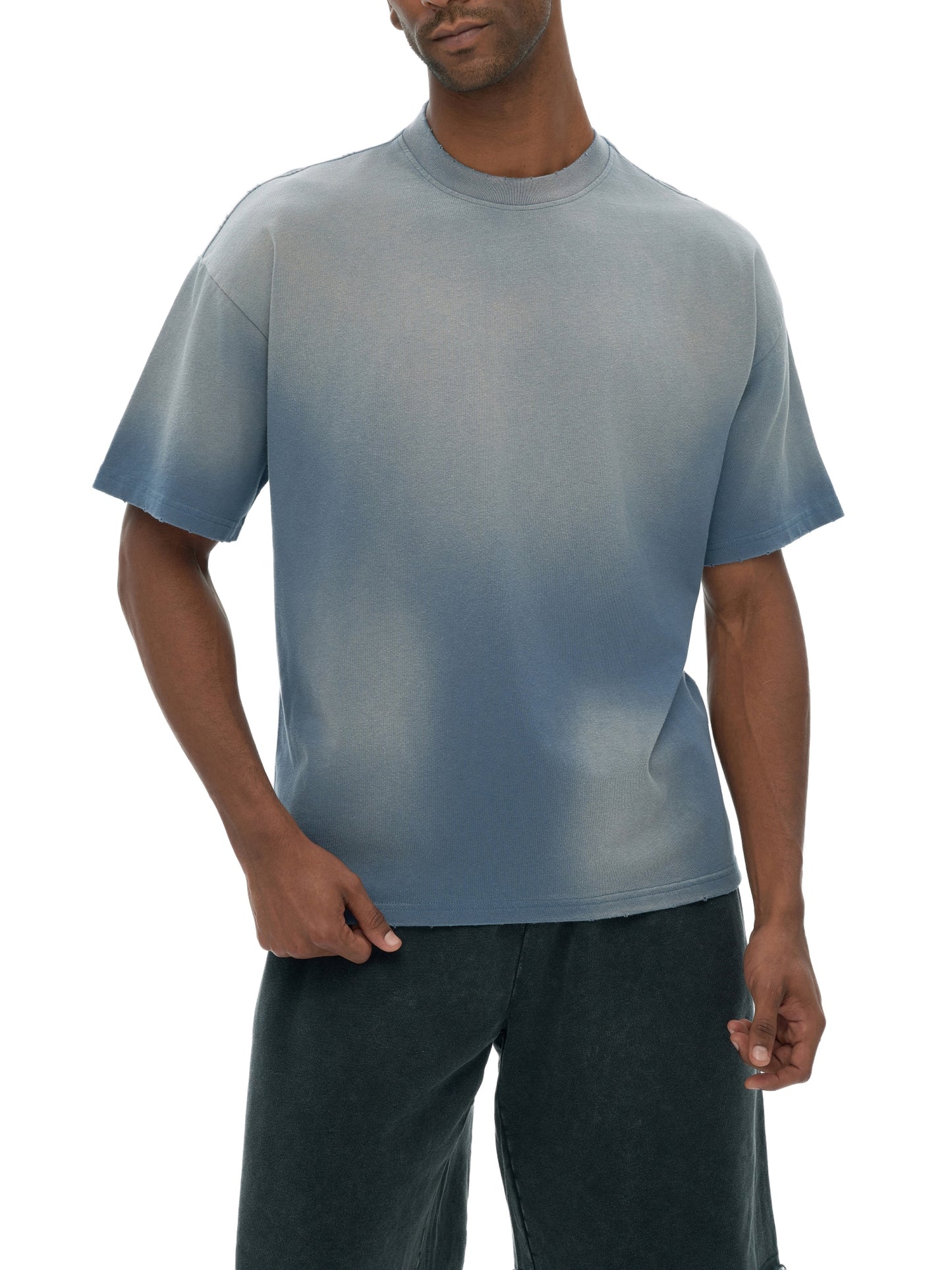 Model styling VÉRON Avenue des Lys designer T-shirt 4