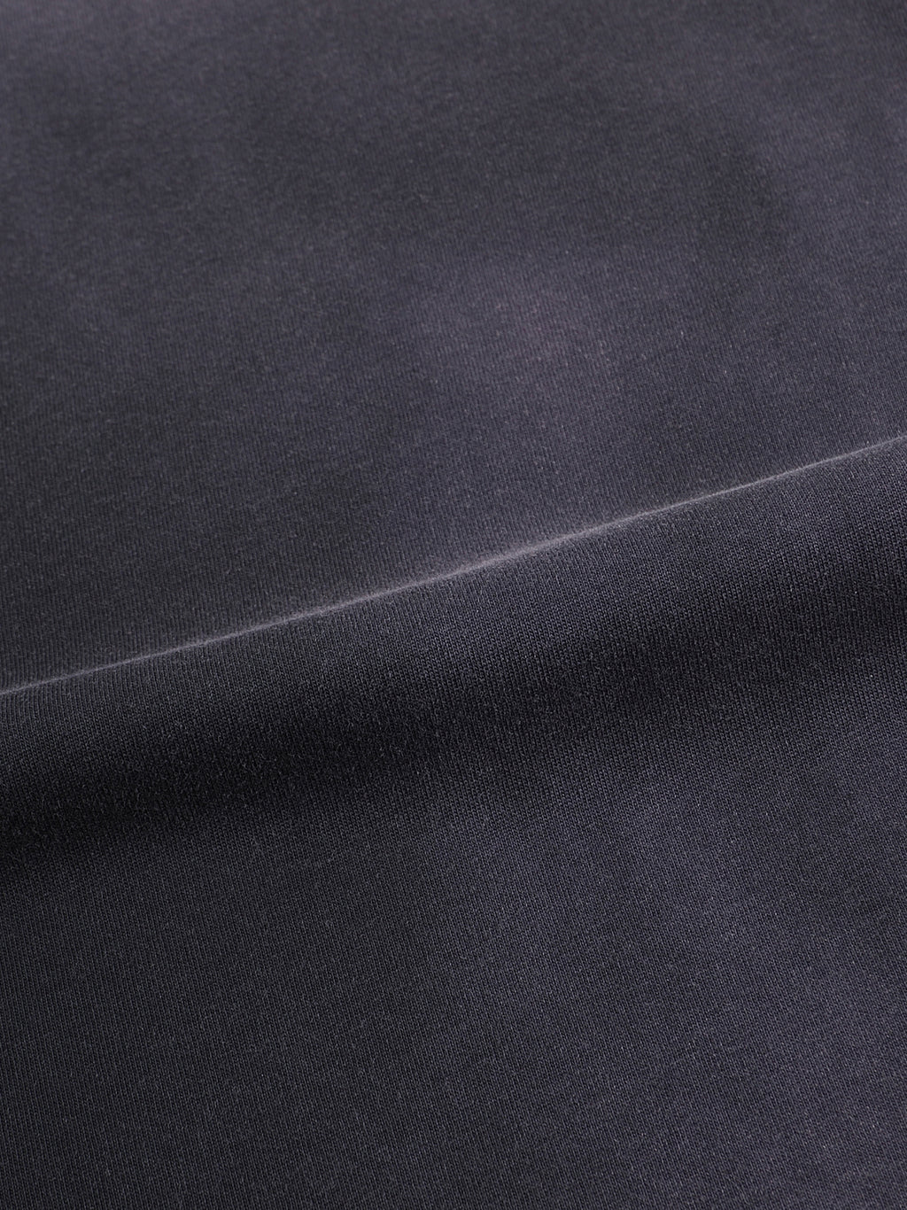 Close-up of soft cotton fabric on VÉRON Jacinthe streetwear tee 4