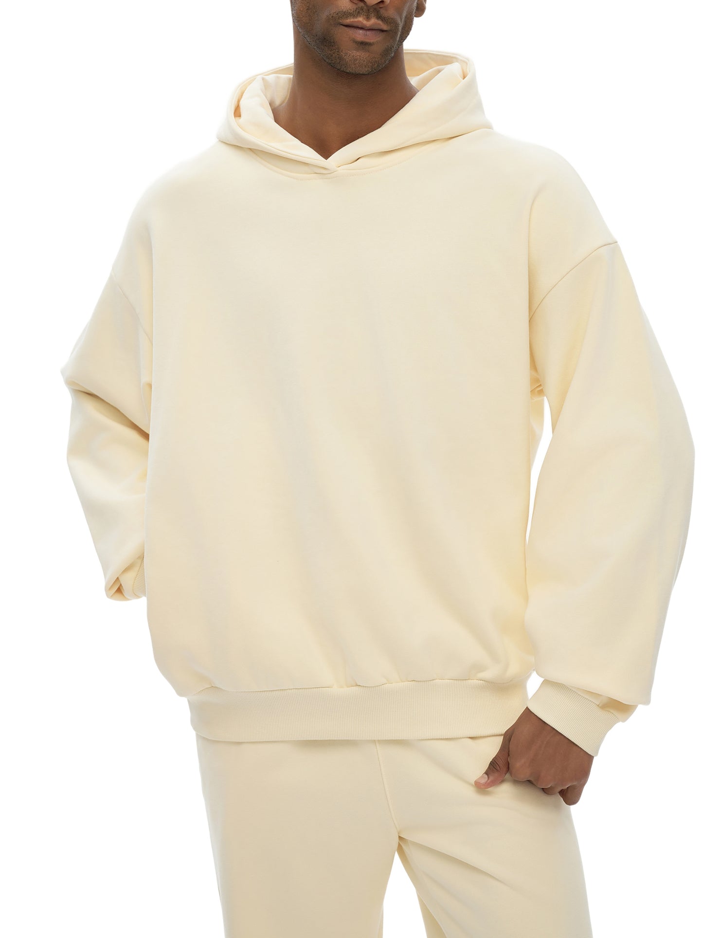 Model styling VÉRON heavyweight hoodie 1
