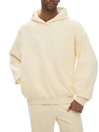Model styling VÉRON heavyweight hoodie 1