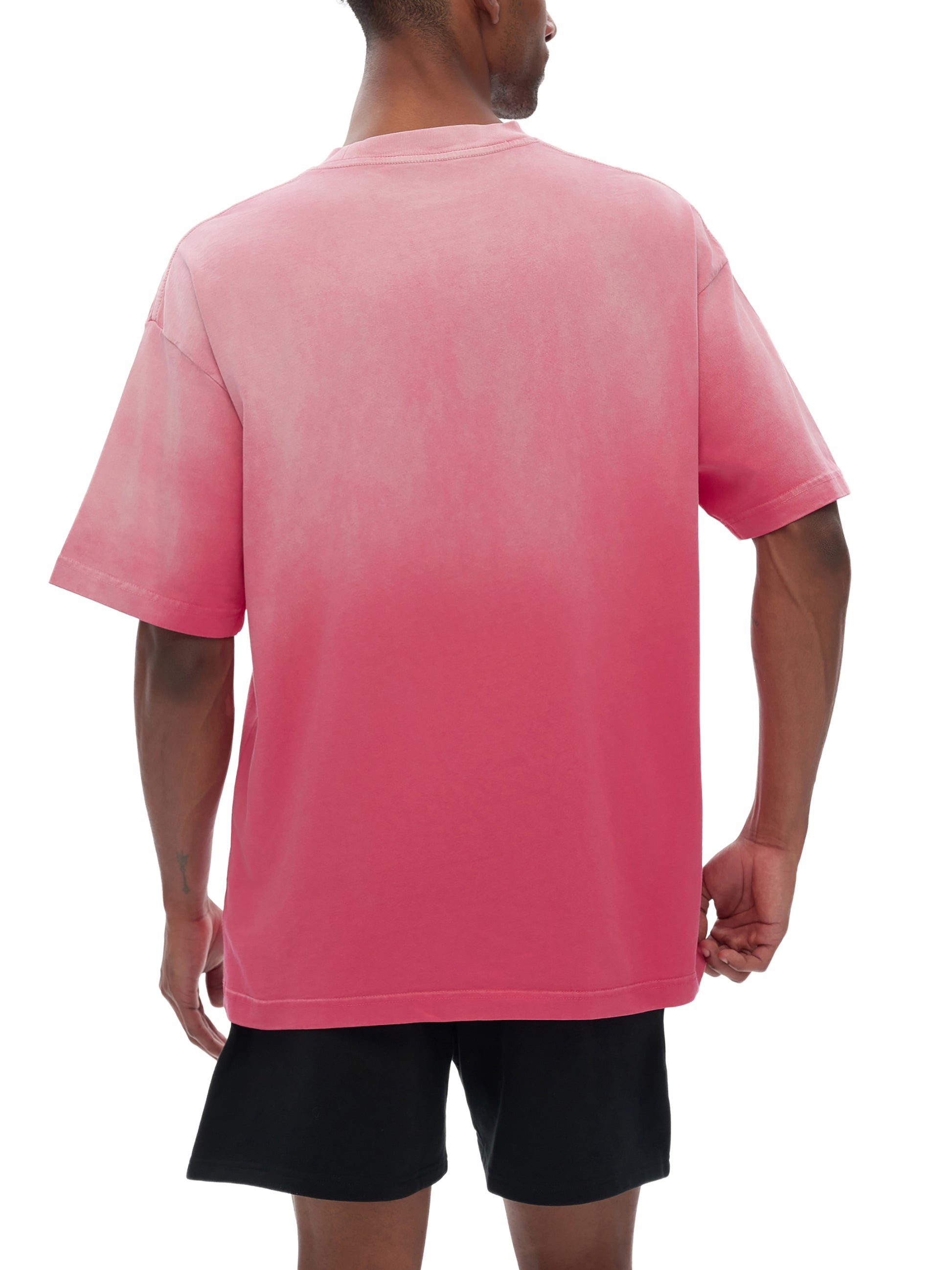 Model styling VÉRON Avenue de Wagram gradient streetwear tee 2