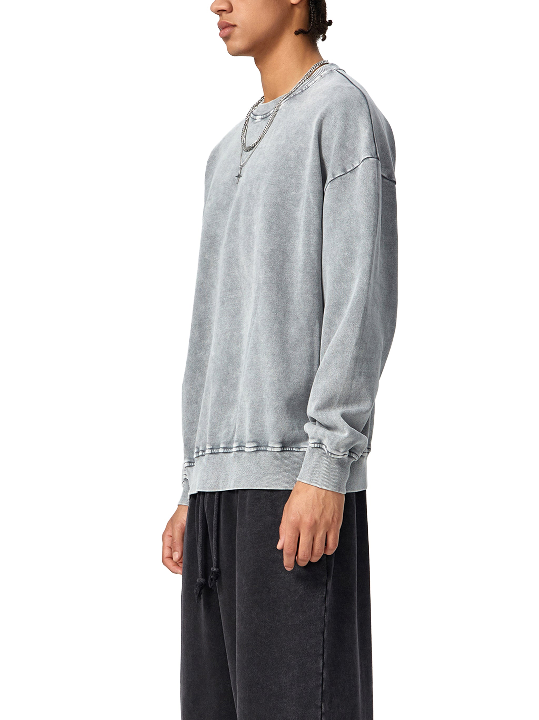 Streetwear model styling VÉRON Héritage Platine sweatshirt 5