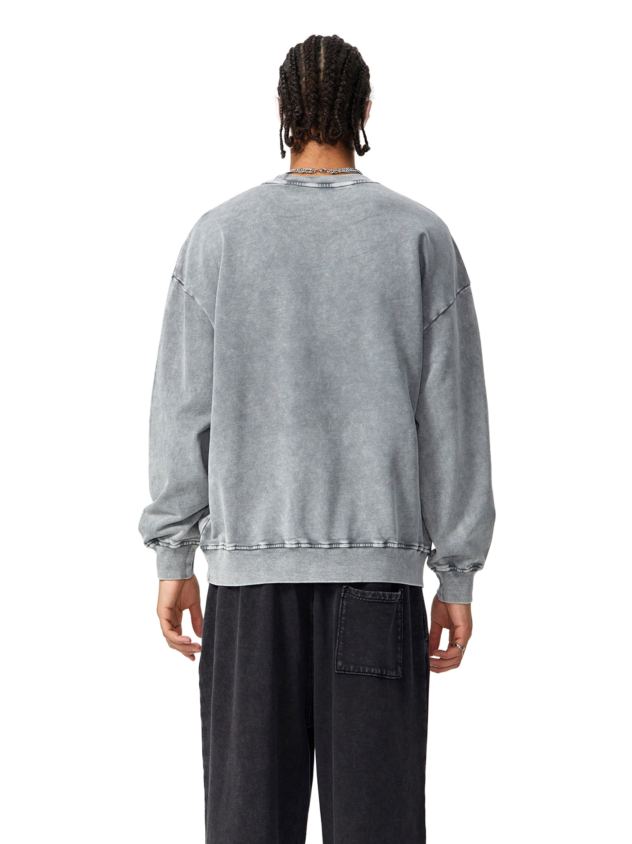 Streetwear model styling VÉRON Héritage Platine sweatshirt 4